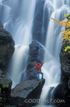 Der Mensch und Wasserfall